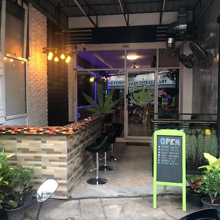 Bonkers Guesthouse Pattaya Luaran gambar