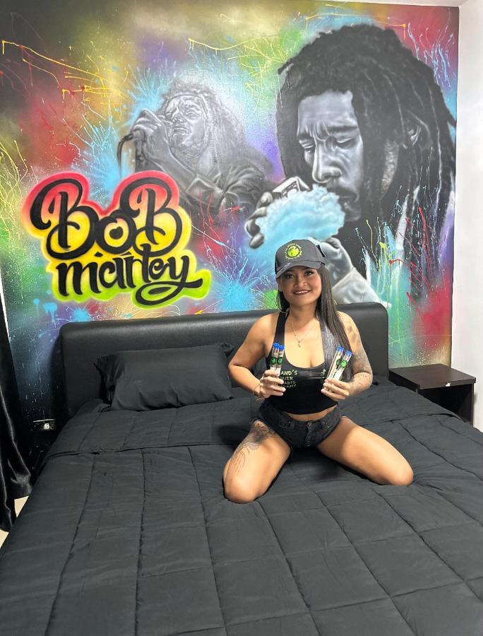 Bonkers Guesthouse Pattaya Luaran gambar