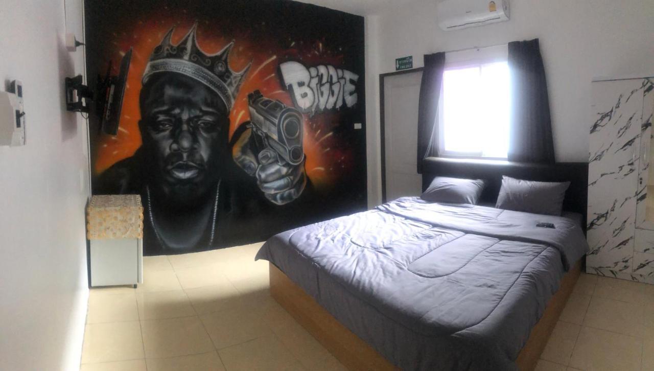 Bonkers Guesthouse Pattaya Luaran gambar