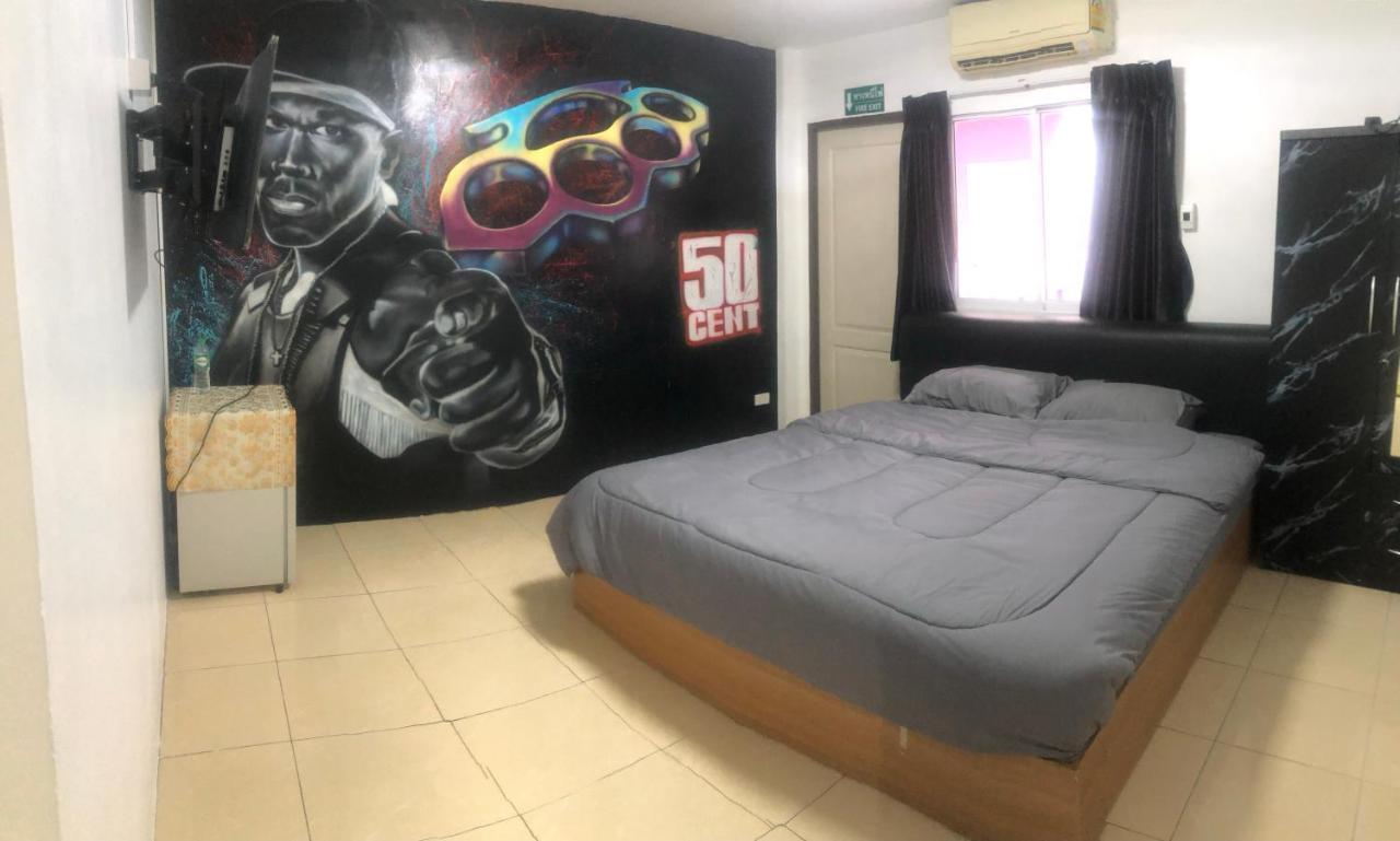 Bonkers Guesthouse Pattaya Luaran gambar