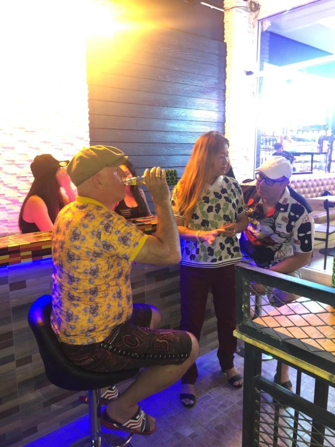 Bonkers Guesthouse Pattaya Luaran gambar