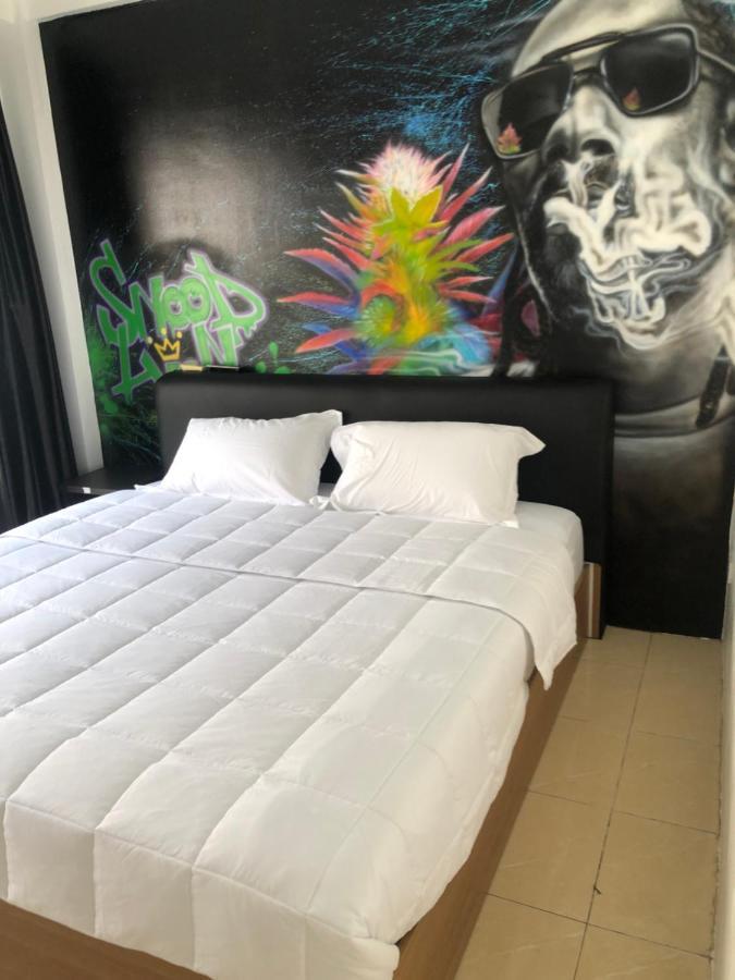 Bonkers Guesthouse Pattaya Luaran gambar