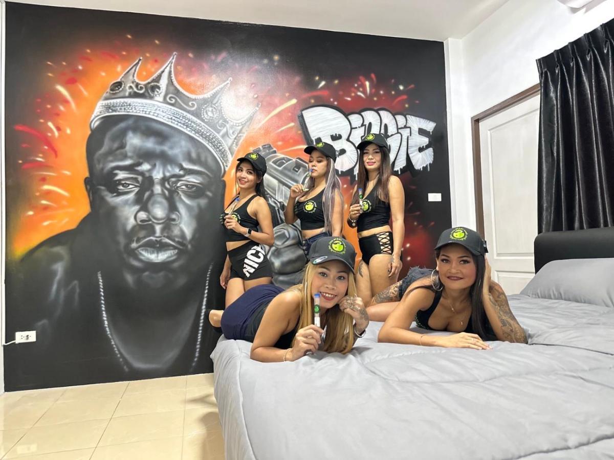 Bonkers Guesthouse Pattaya Luaran gambar